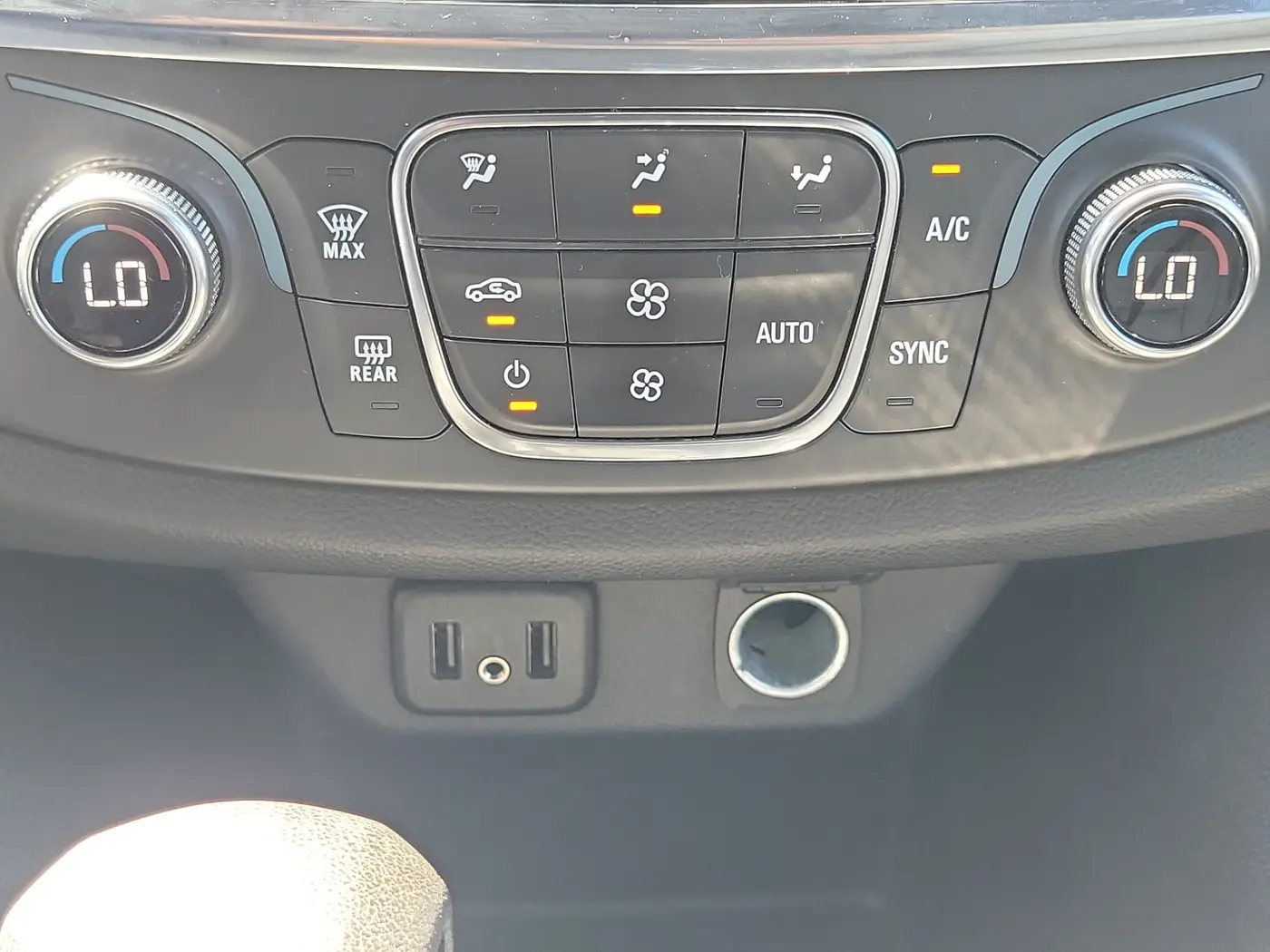 2023 Chevrolet Traverse - $22,880