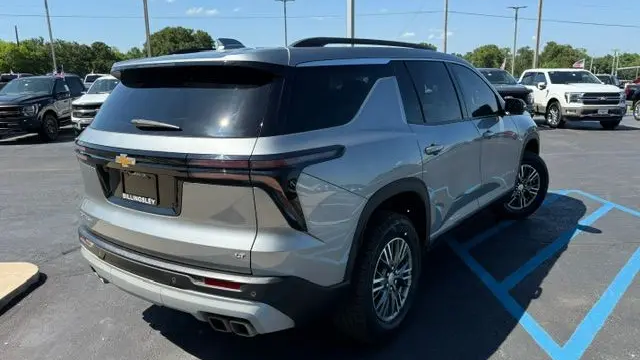 2024 Chevrolet Traverse LT