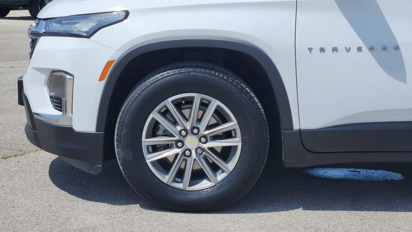 2022 Chevrolet Traverse LT Cloth