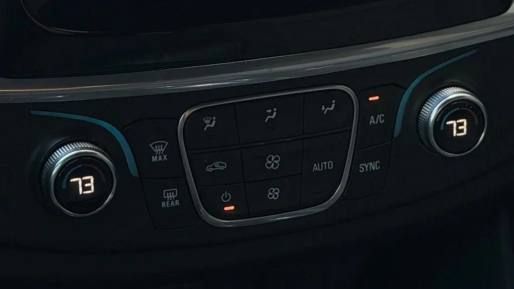 2022 Chevrolet Traverse LT Cloth