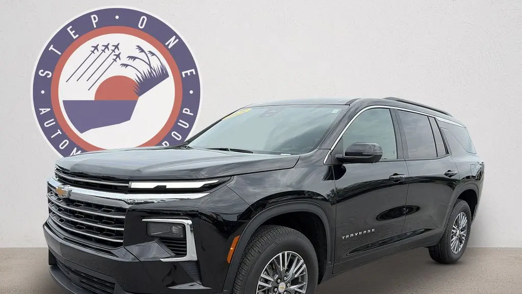 2025 Chevrolet Traverse LT