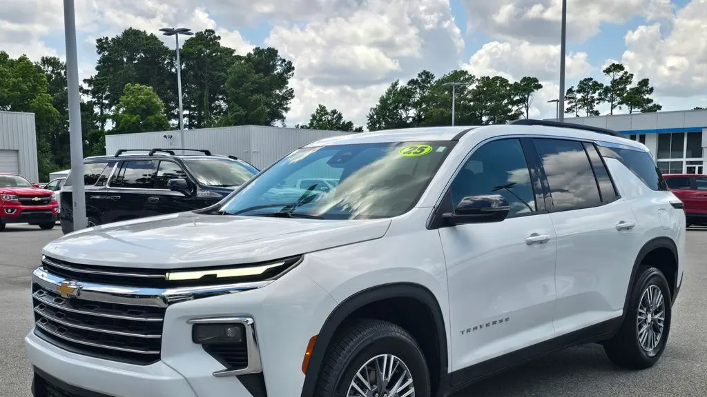 Preowned 2025 Chevrolet Traverse LT for Sale