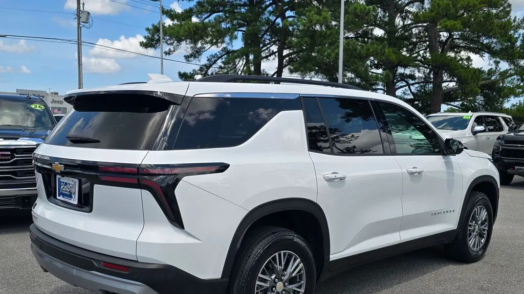 2025 Chevrolet Traverse LT