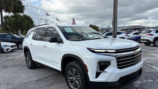 2025 Chevrolet Traverse LT
