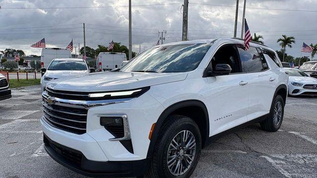 2025 Chevrolet Traverse LT