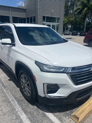 2023 Chevrolet Traverse with Summit White Exterior