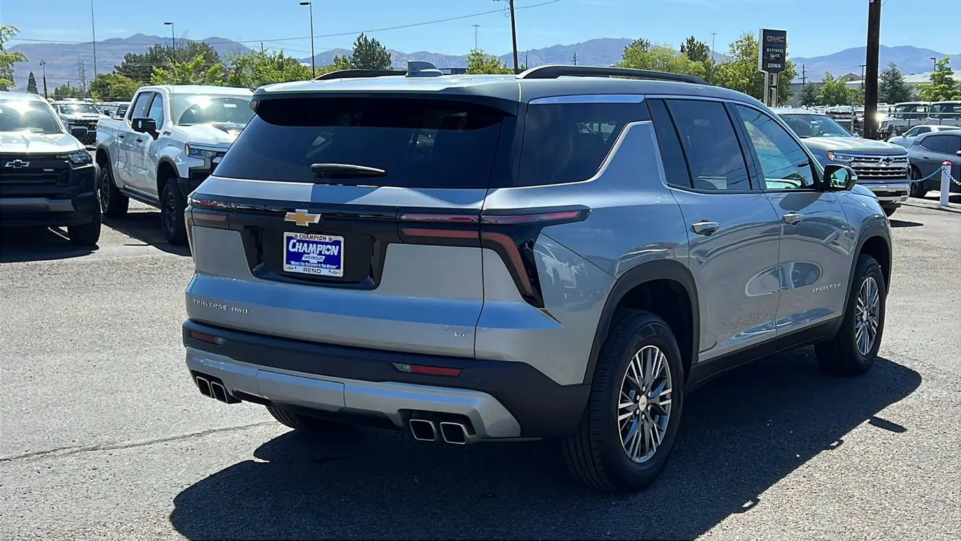 2024 Chevrolet Traverse LT