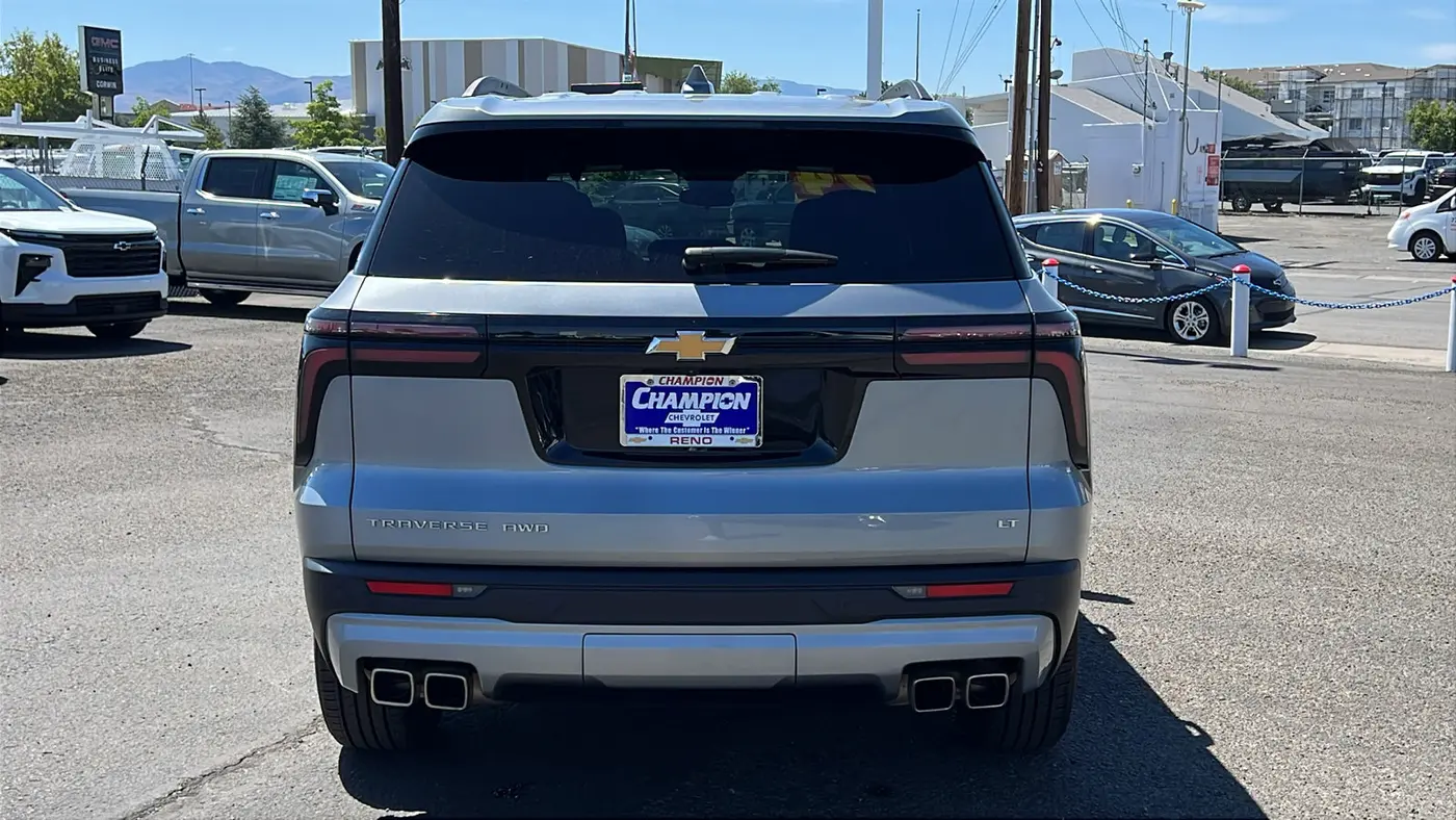 2024 Chevrolet Traverse LT