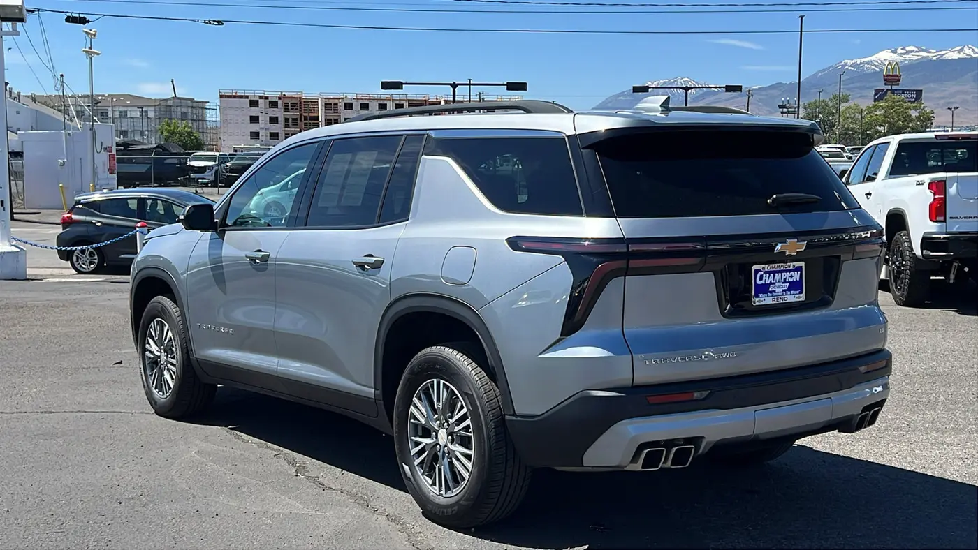 2024 Chevrolet Traverse LT