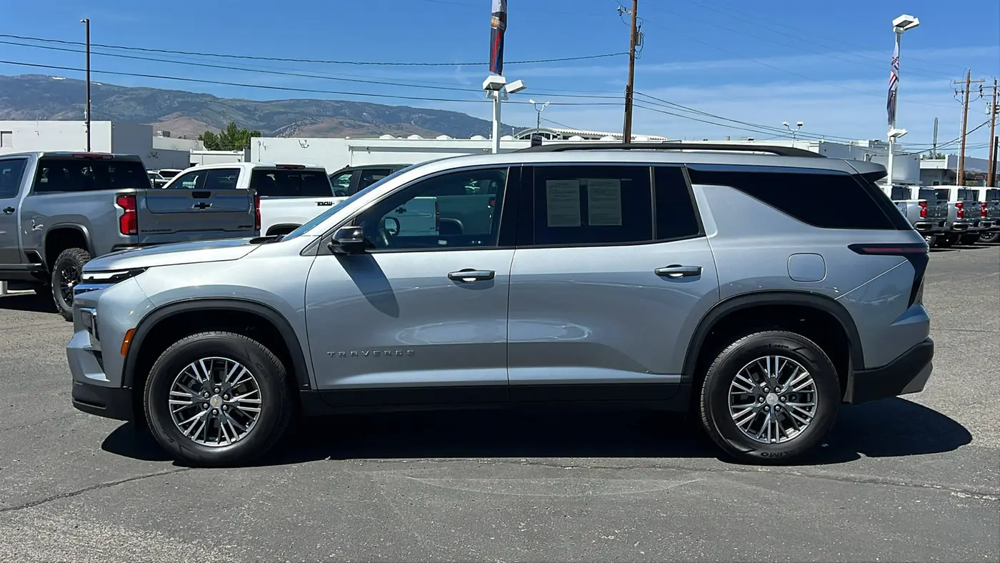2024 Chevrolet Traverse LT