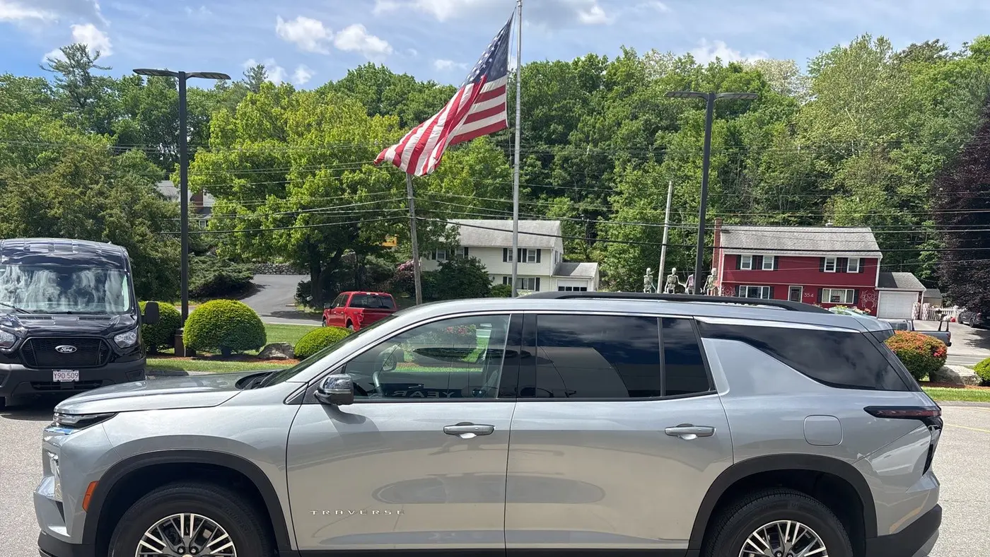 2024 Chevrolet Traverse LT