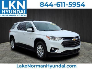 2021 Chevrolet Traverse with Summit White Exterior