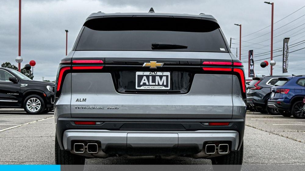 2025 Chevrolet Traverse LT