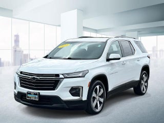 2023 Chevrolet Traverse with Summit White Exterior