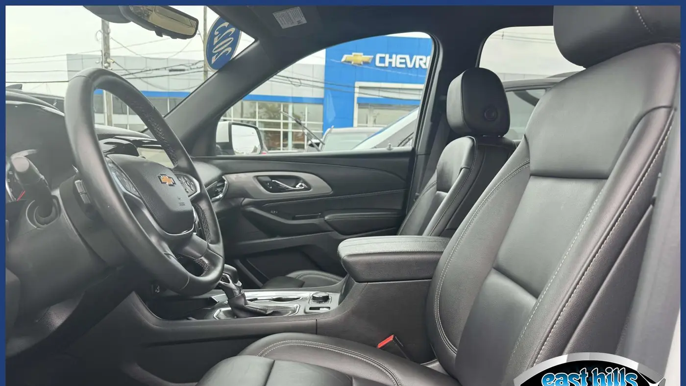 2023 Chevrolet Traverse LT Leather