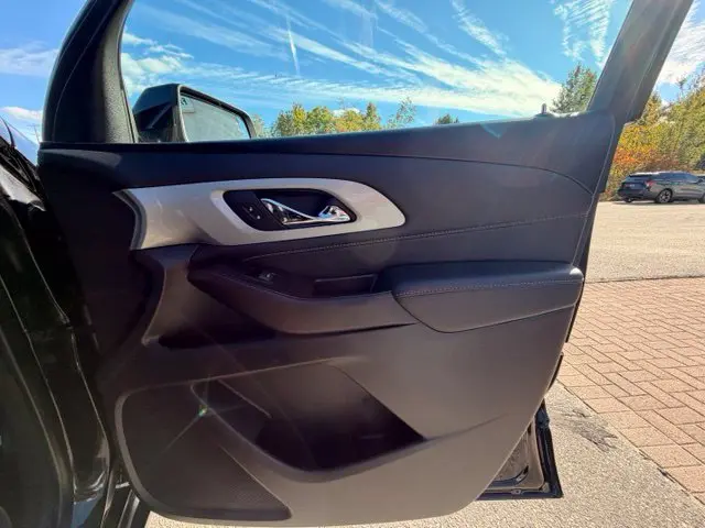2022 Chevrolet Traverse - $23,495