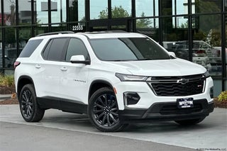 2022 Chevrolet Traverse with Summit White Exterior