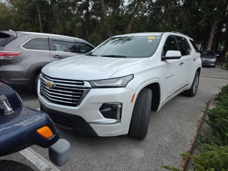 2022 Chevrolet Traverse with Iridescent Pearl Tricoat Exterior