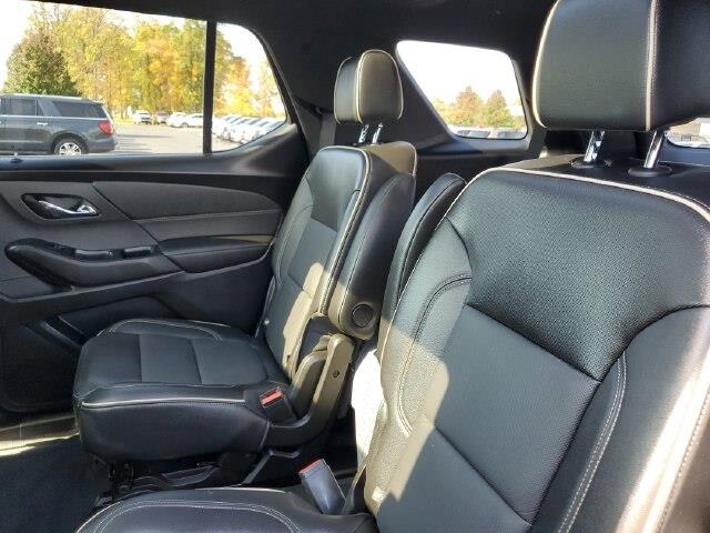 2022 Chevrolet Traverse - $27,900