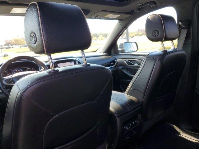2022 Chevrolet Traverse - $27,900