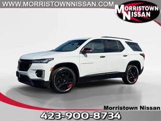 2022 Chevrolet Traverse with Summit White Exterior