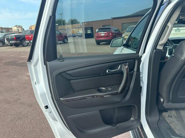 2016 Chevrolet Traverse - $14,900