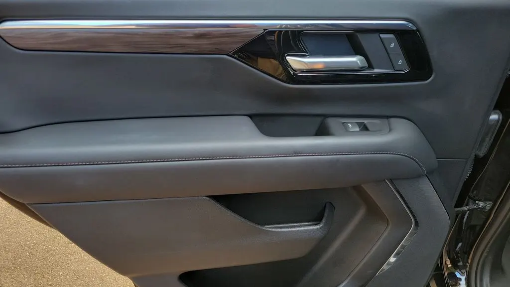 2025 Chevrolet Tahoe LS