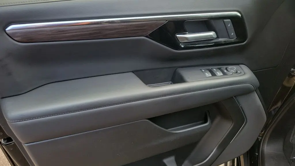 2025 Chevrolet Tahoe LS