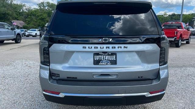 2025 Chevrolet Suburban LT