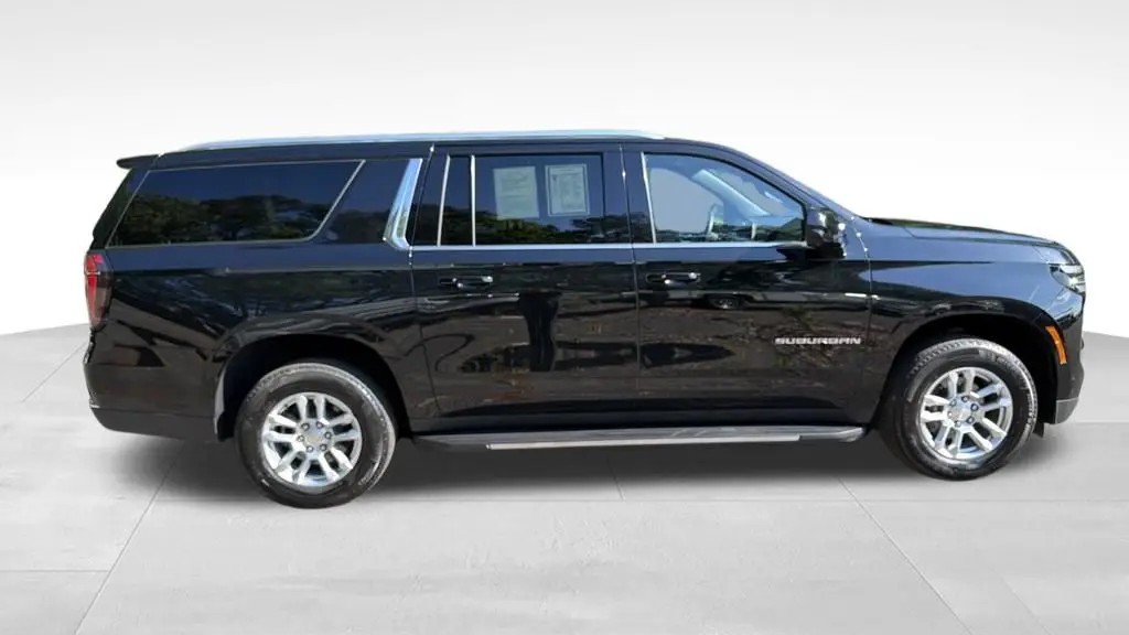 2025 Chevrolet Suburban LT