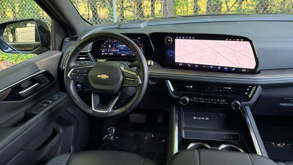 2025 Chevrolet Suburban LT