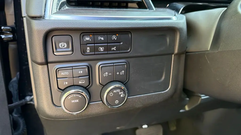 2025 Chevrolet Suburban LT
