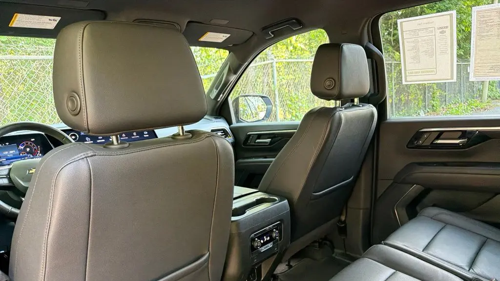 2025 Chevrolet Suburban LT