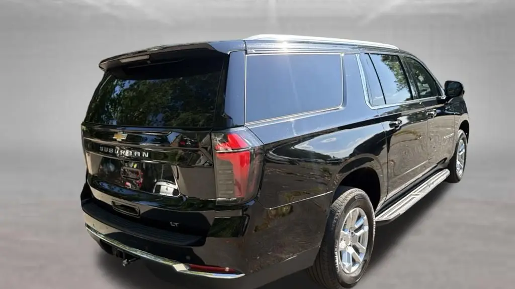 2025 Chevrolet Suburban LT