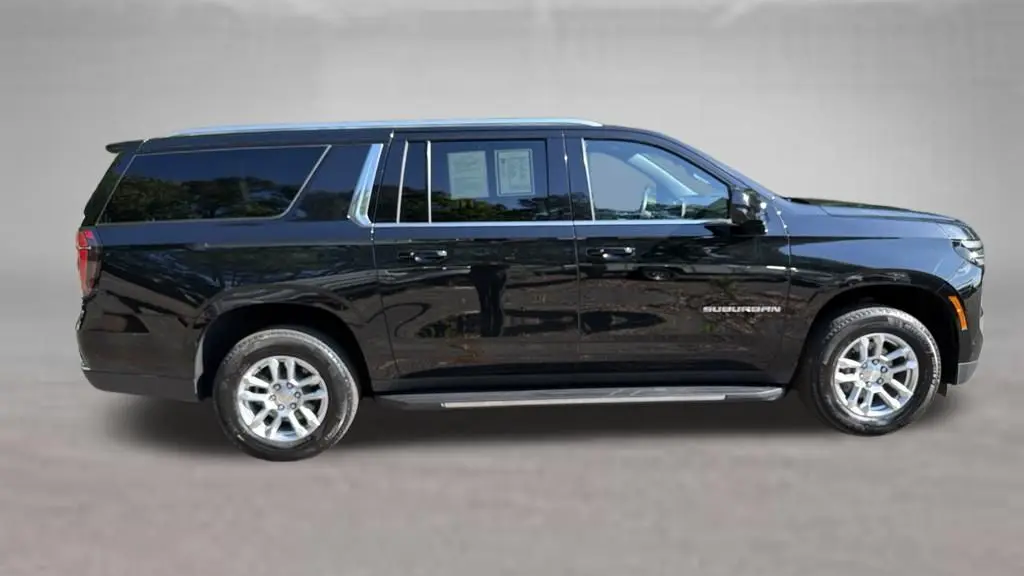 2025 Chevrolet Suburban LT