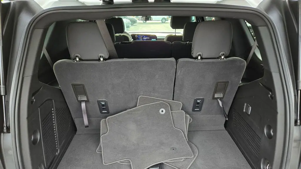 2025 Chevrolet Tahoe LS