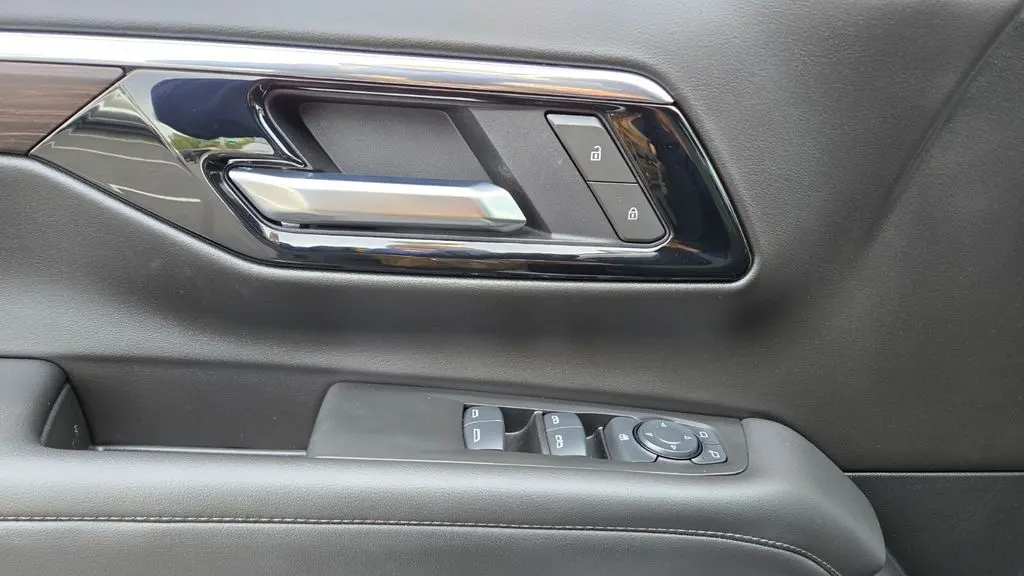2025 Chevrolet Tahoe LS