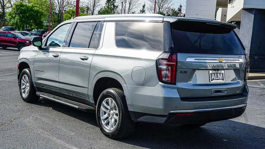 2024 Chevrolet Suburban LT