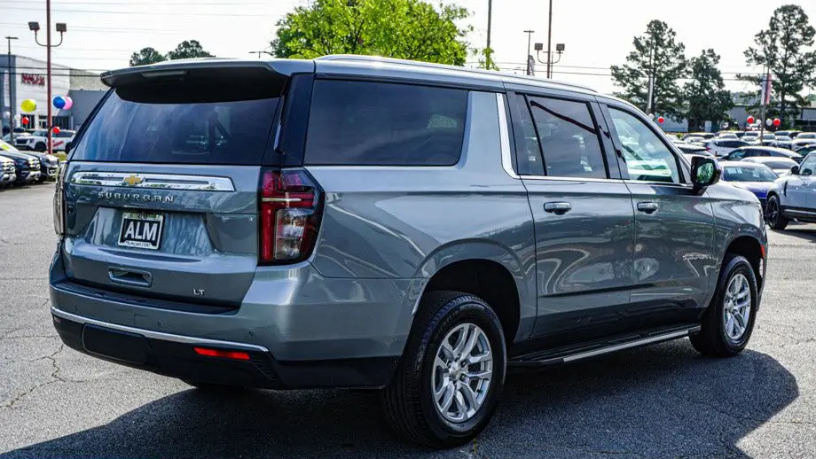 2024 Chevrolet Suburban LT