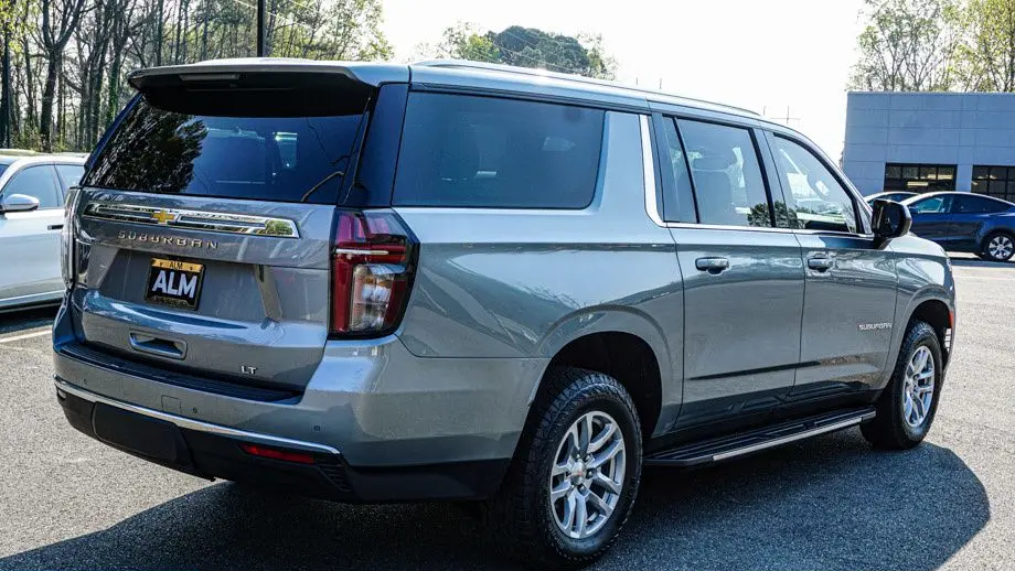 2024 Chevrolet Suburban LT