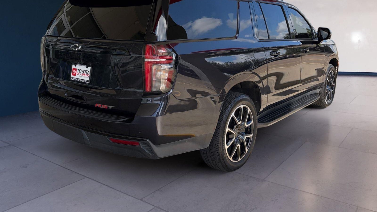 2023 Chevrolet Suburban RST