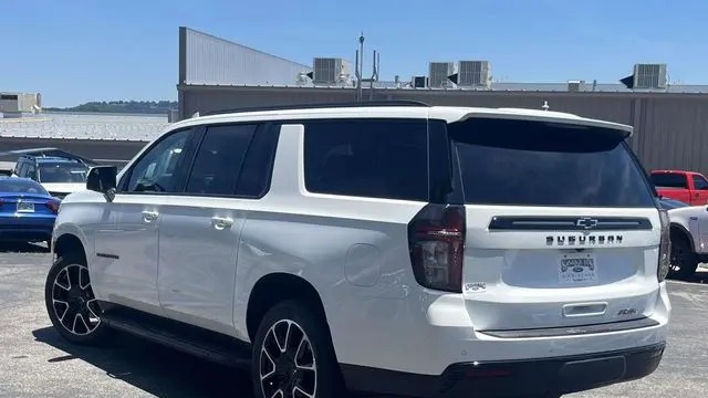 2023 Chevrolet Suburban RST