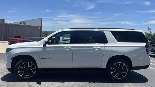 2023 Chevrolet Suburban RST