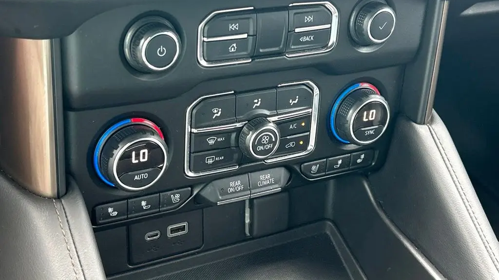 2021 Chevrolet Suburban High Country