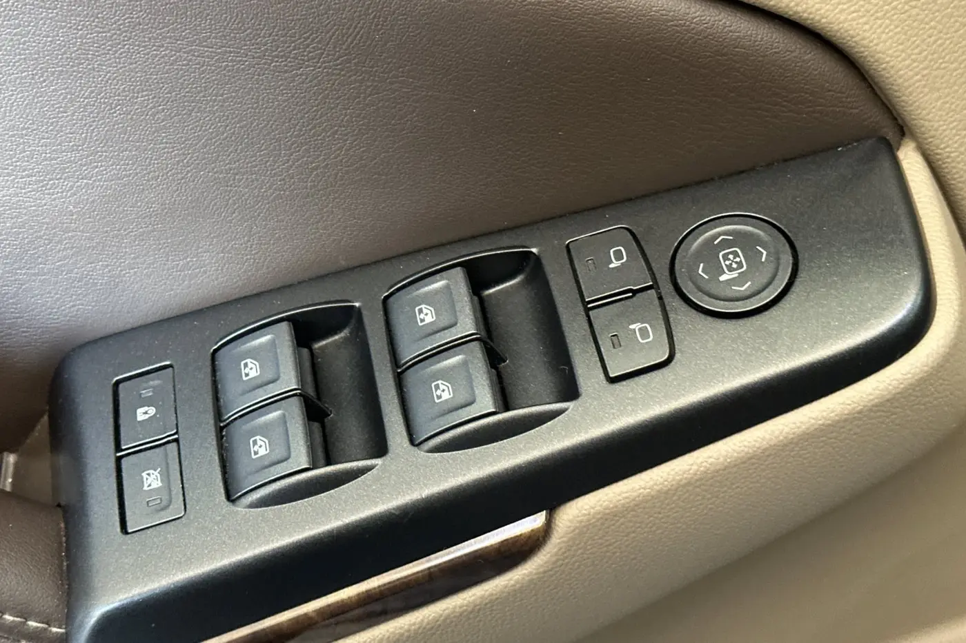 2019 Chevrolet Suburban - $19,400