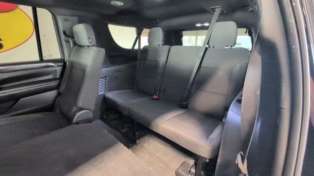 2022 Chevrolet Suburban LS