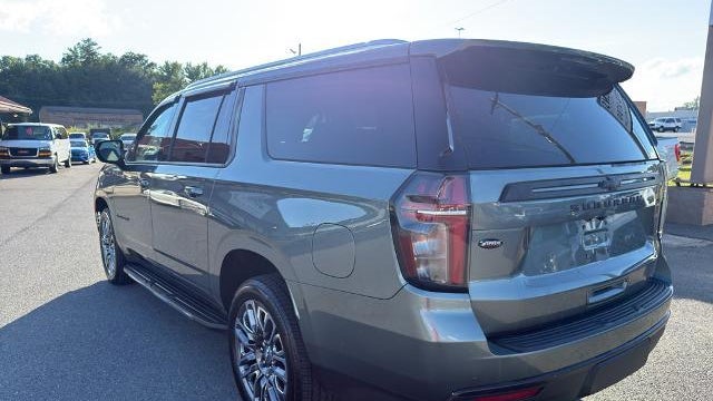 2023 Chevrolet Suburban LT