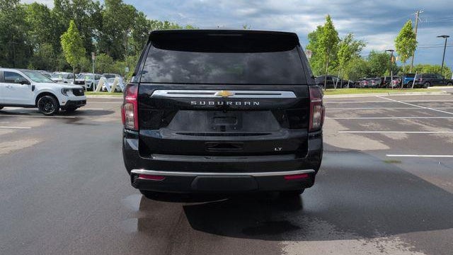 2024 Chevrolet Suburban LT