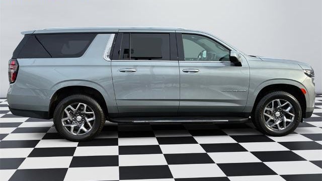 2024 Chevrolet Suburban LT