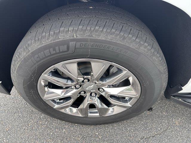 2022 Chevrolet Suburban - $43,990